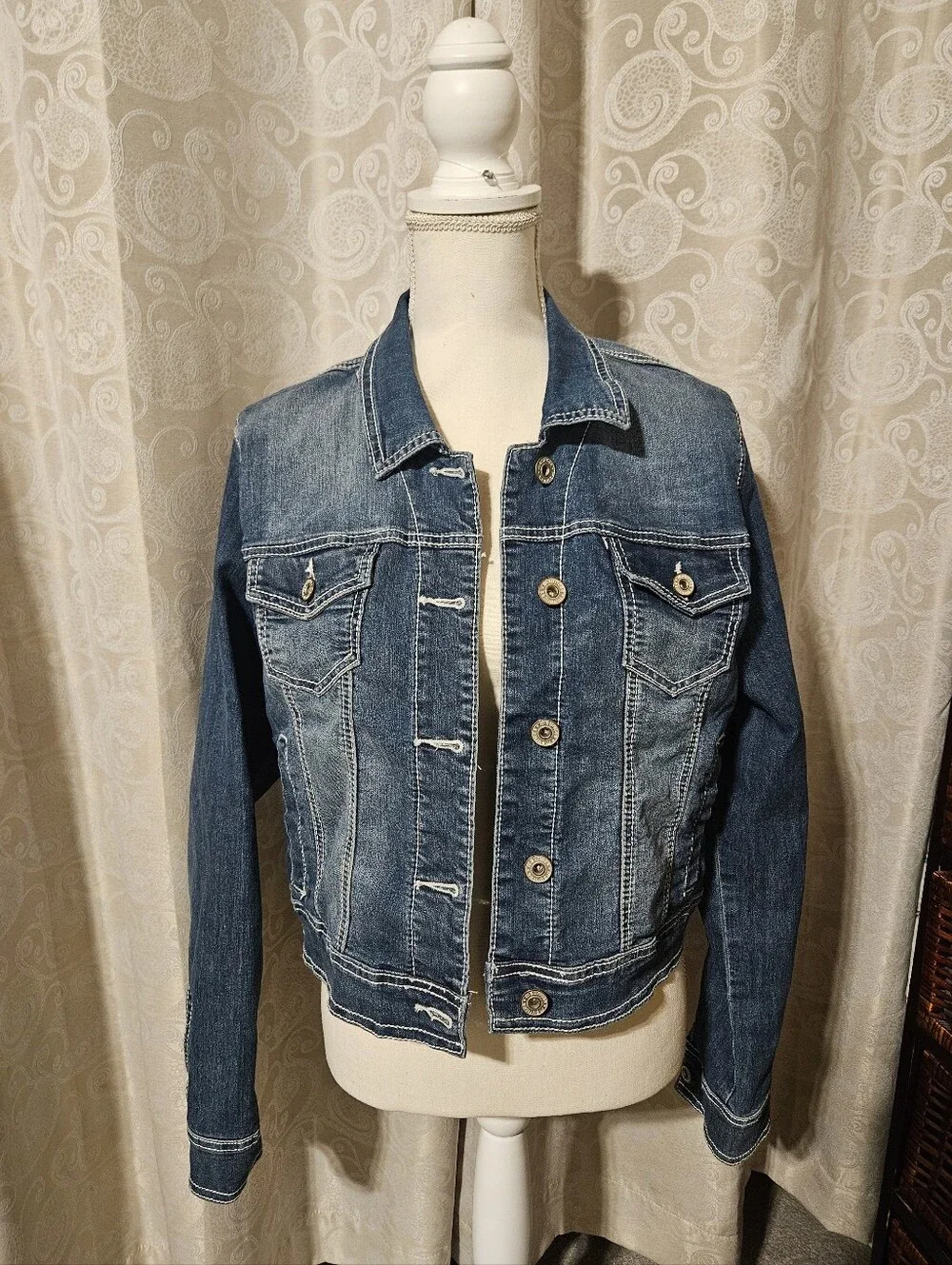 Maurices Medium Wash Denim Jacket in Blue Size 0 - Picture 1 of 9